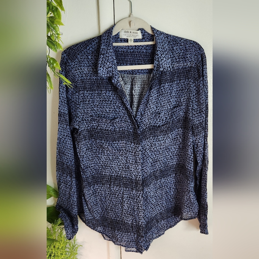 ✨🌿 Cloth & Stone Blue Floral Button-Up Blouse  🌿✨